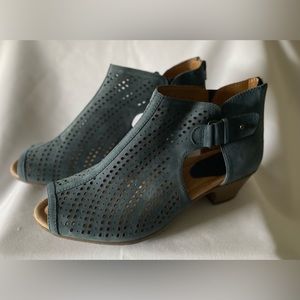NWT Gorgeous Earth Keri Perforated Peep Toe Ankle Bootie Moroccan Blue Size 12W
